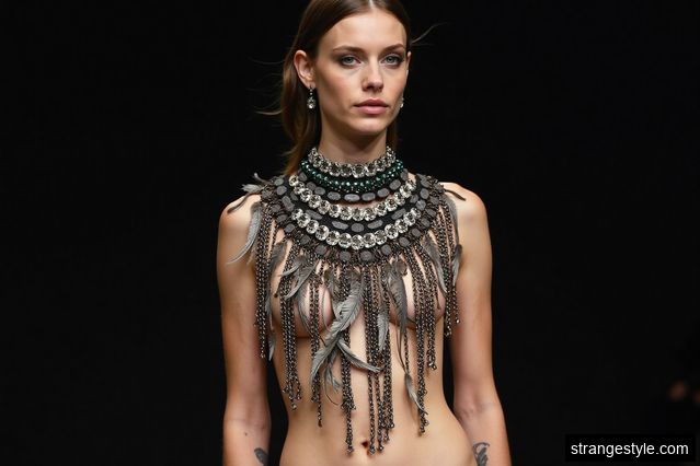 Avant-Garde Accessories: Pushing Boundaries in Wearable Art